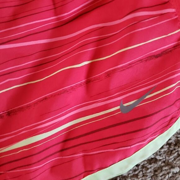 Nike Dri Fit Tempo Running Shorts Womens Medium - Picture 2 of 4